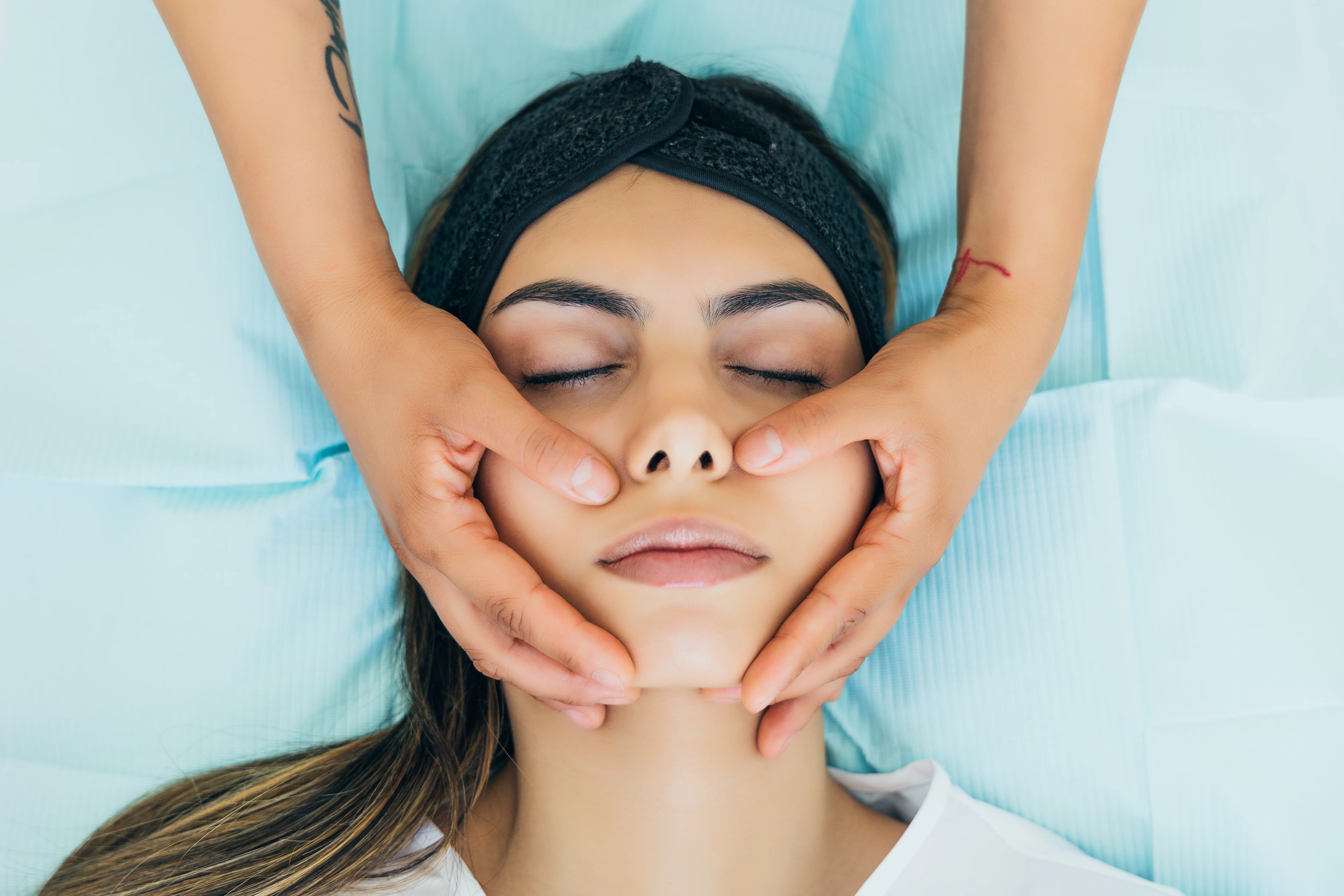 Cuidado facial en Siddhi Med Spa